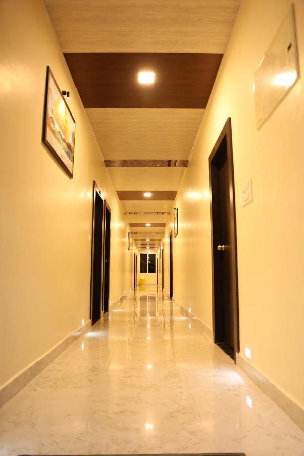 Sunshine International Boarding & Lodging Belur  エクステリア 写真